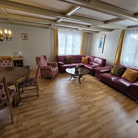 Alpine Balcony 4-Room Apartment *