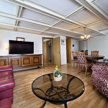 Alpine Balcony 4-Room Apartment Apartamento Beatenberg