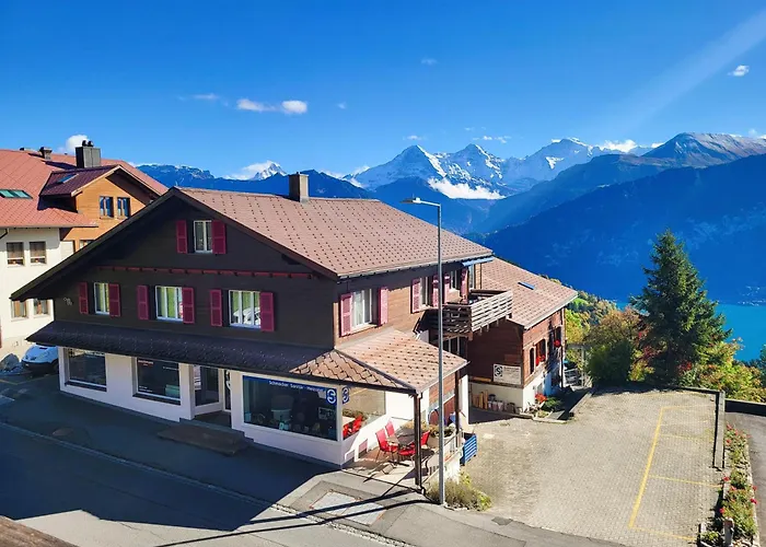 Alpine Balcony 4-Room Apartment شقة