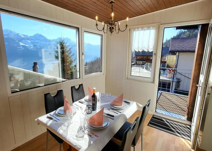 Alpine Balcony 4-Room Apartment شقة