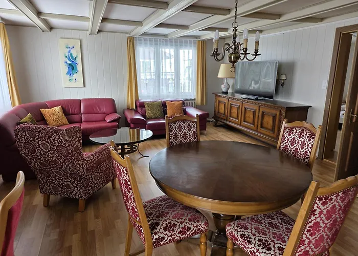 Alpine Balcony 4-Room Apartment شقة