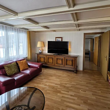 Alpine Balcony 4-Room Apartment شقة