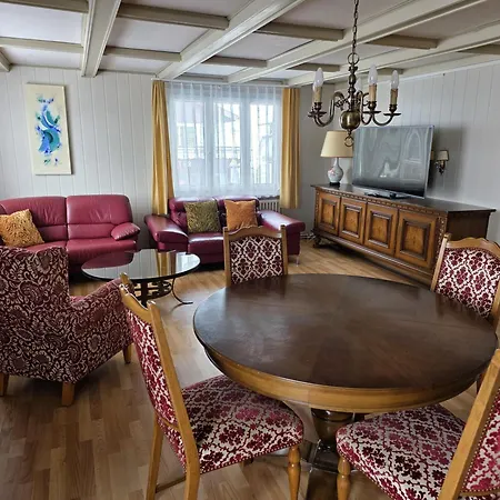 Alpine Balcony 4-Room Apartment شقة